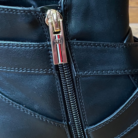 Tommy Hilfiger booties NWOB - Picture 2 of 6